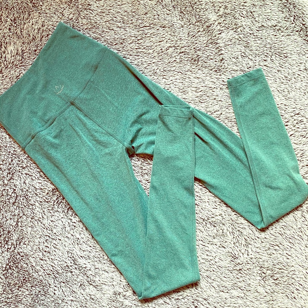 SOFT!! Small Beyond Yoga leggings